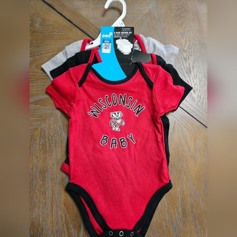 Gen2 Infant Wisconsin Badgers 3-Piece Creeper set 12 month